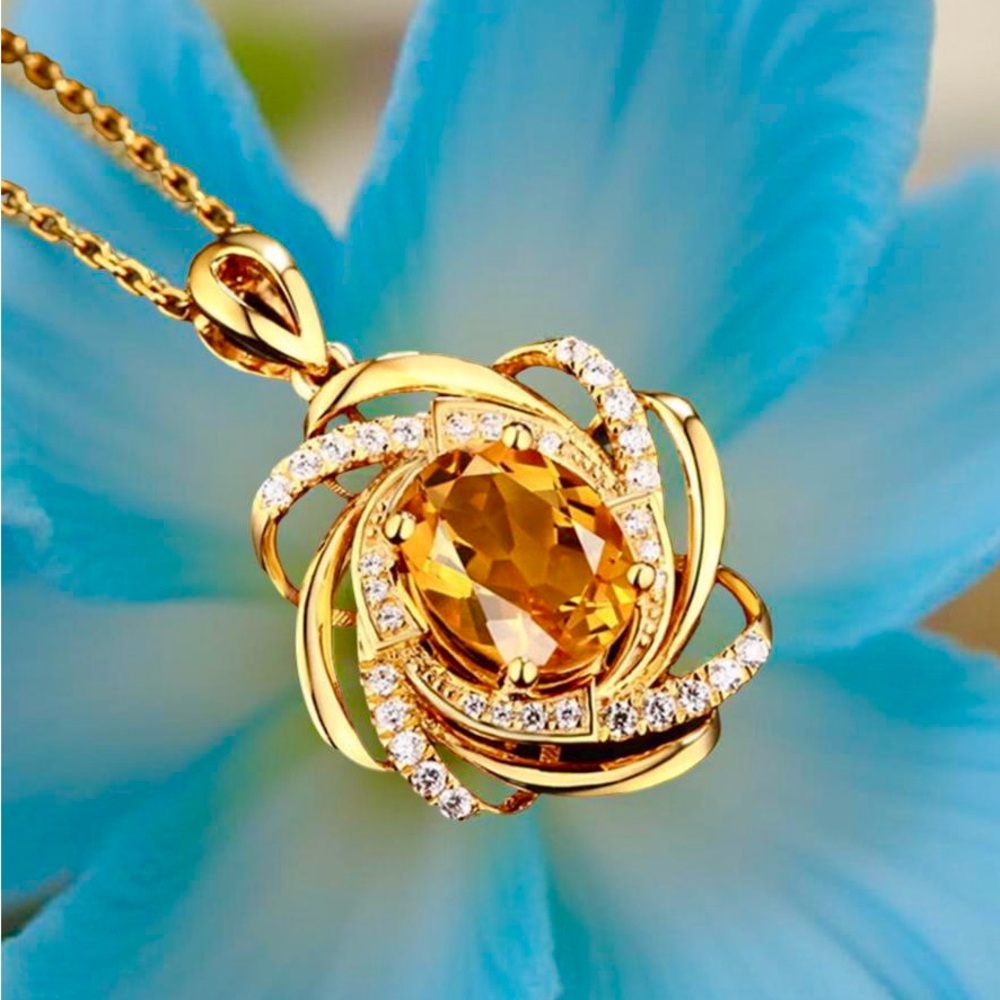 Beautiful Pendant Necklace - Picture 9 of 9